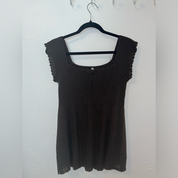 Brown Sleeveless Blouse - Picture 2 of 4